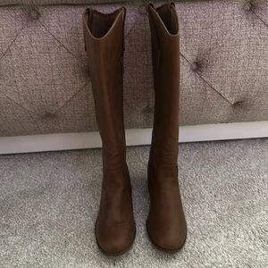 Brand new and never worn Women’s size 10 calf high boots!! Cognac color!!!